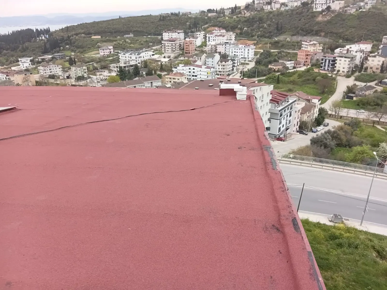 Teras çatıda su tahliye ve membran detayı