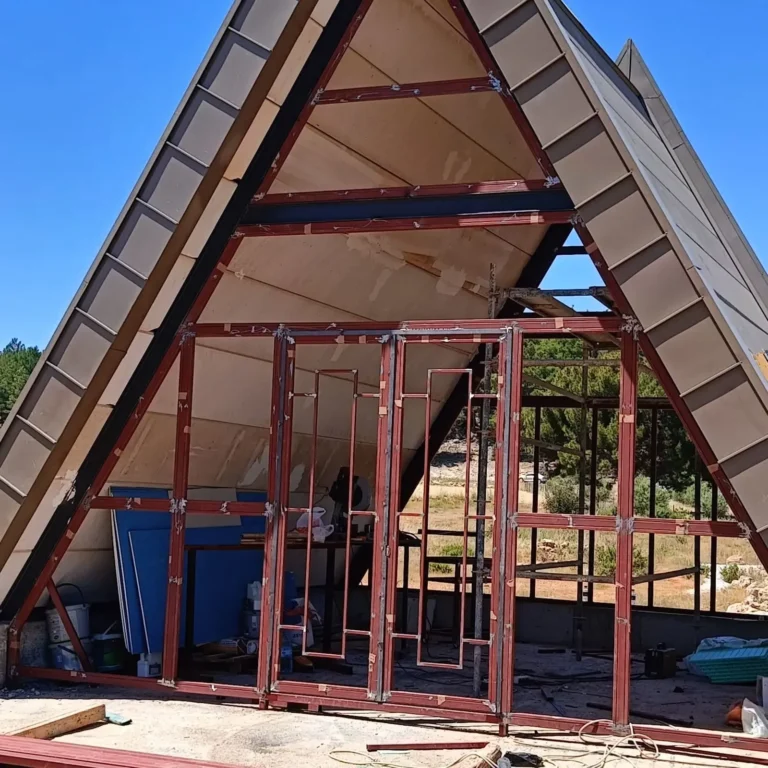 A tipi üçgen çelik yapı karkası